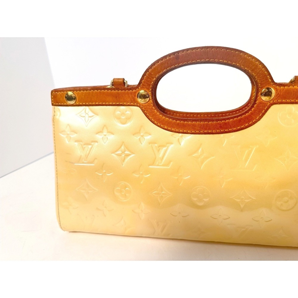 Louis Vuitton Vernis Roxbury Drive Yellow clutch with 22"strap, COA, dust & Box - Picture 4 of 10